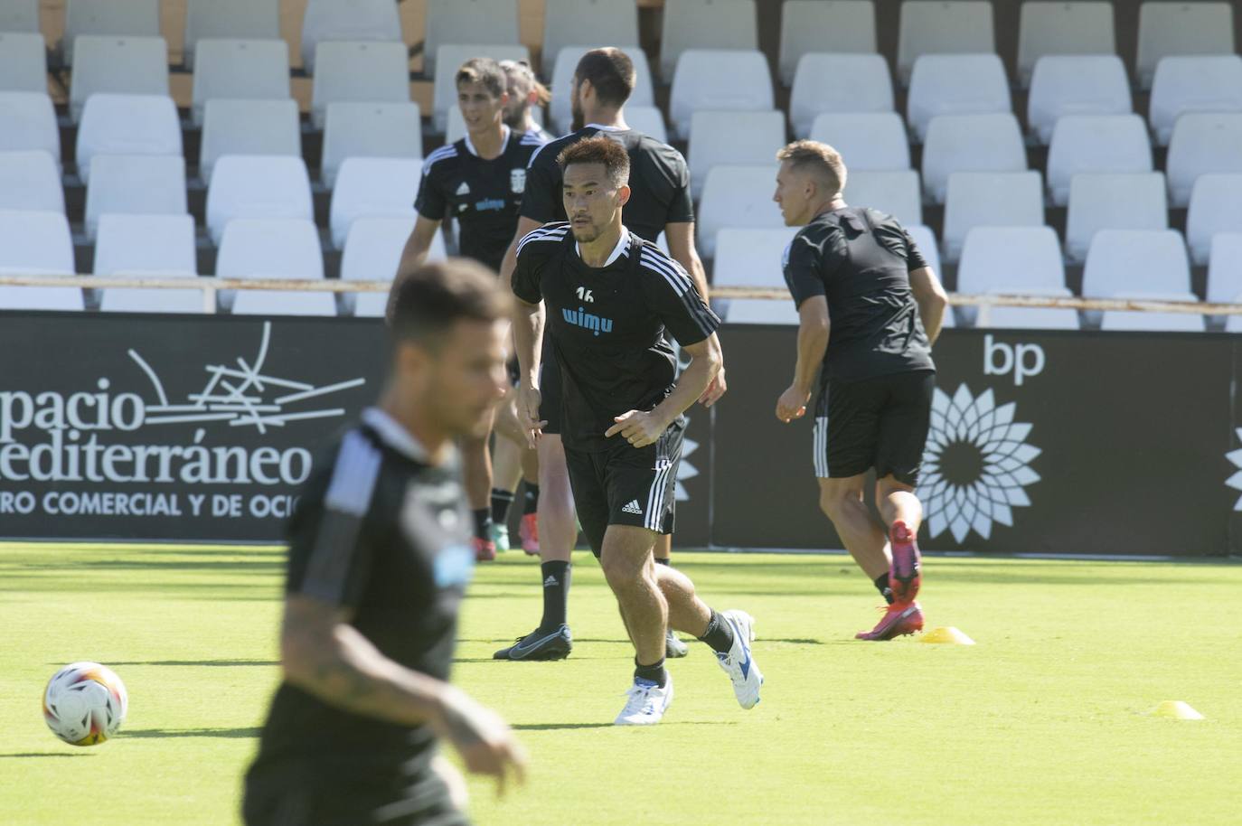 Fotos: Okazaki ya entrena con el Efesé