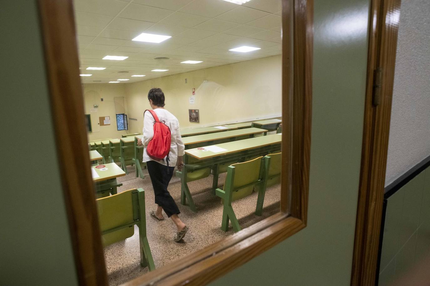 Fotos: Correos celebra este domingo las pruebas de examen para cubrir 68 puestos fijos en la Región de Murcia