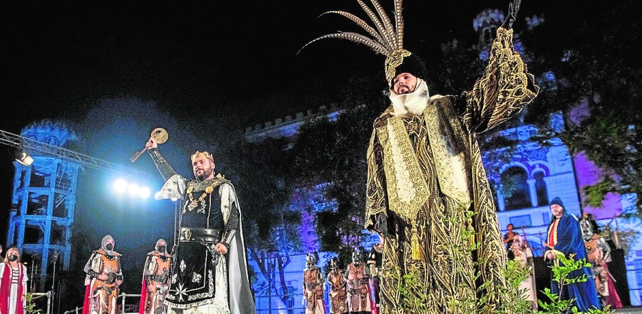 Un momento de la vibrante recreación, anoche, de la Entrega de las Llaves de Murcia. 