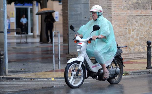 Las recomendaciones de la Policía Local para ir en moto en días de lluvia