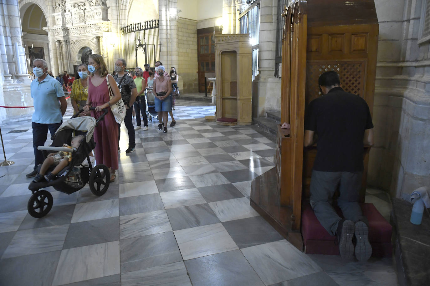 Fotos: Colas de espera para ver a la Virgen de la Fuensanta en el día de la Romería