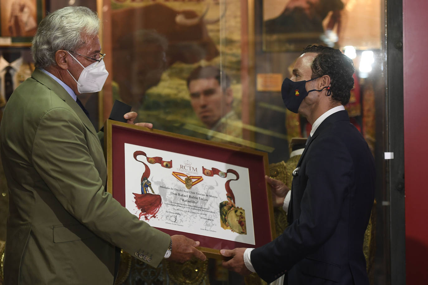 Fotos: Homenaje a Rafaelillo del Real Club Taurino de Murcia