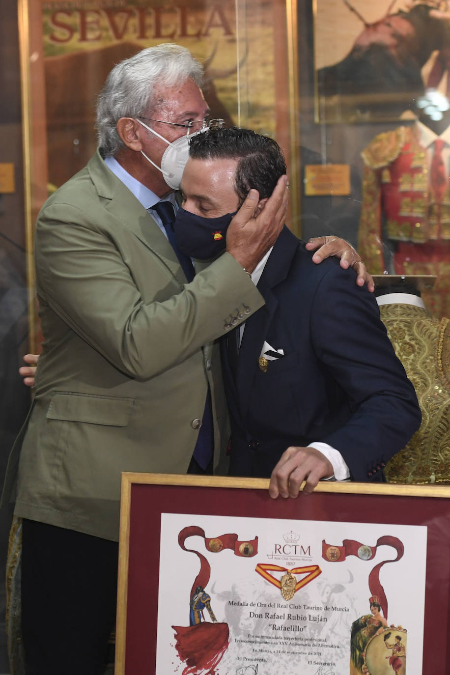 Fotos: Homenaje a Rafaelillo del Real Club Taurino de Murcia