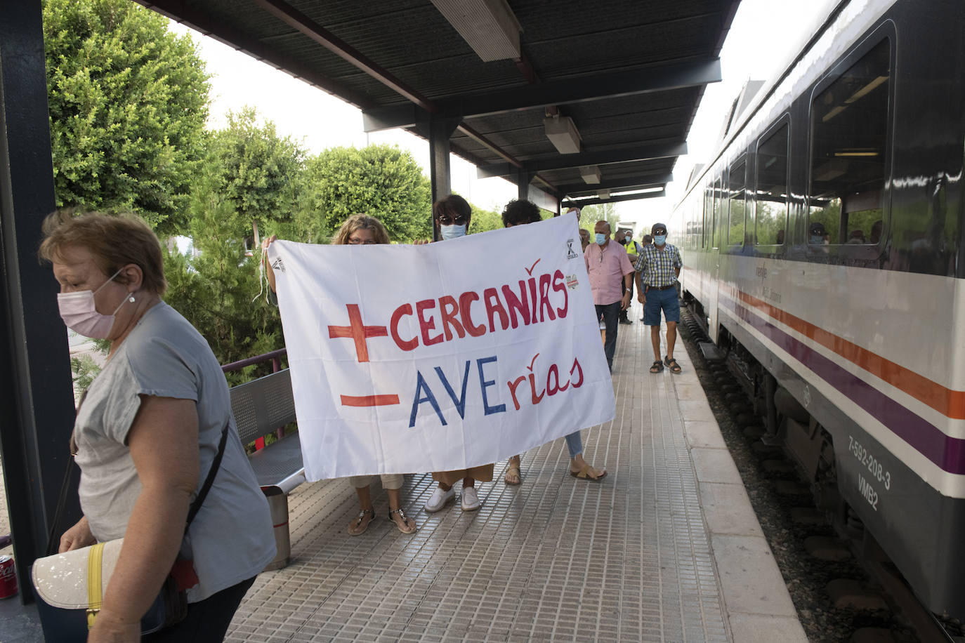 Fotos: Alcantarilla también rechaza el cierre del servicio de Cercanías