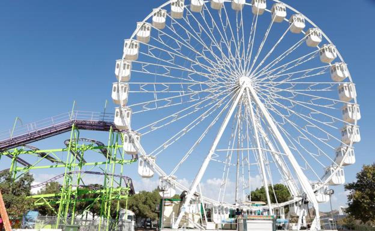 Atracciones en el recinto ferial del Huerto de la Rueda de Lorca.