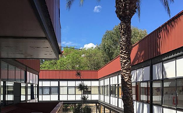 Colegio EGB Santa María del Carmen. Edificio: Centro Privado de Enseñanza Santa María del Carmen (Hermanas Carmelitas) en la Avenida Monte Carmelo (Murcia). 1975. Arquitectos: Juan Antonio Molina Serrano, Vicente Pérez Albacete y Mariano Ruizpérez Abizanda. 
