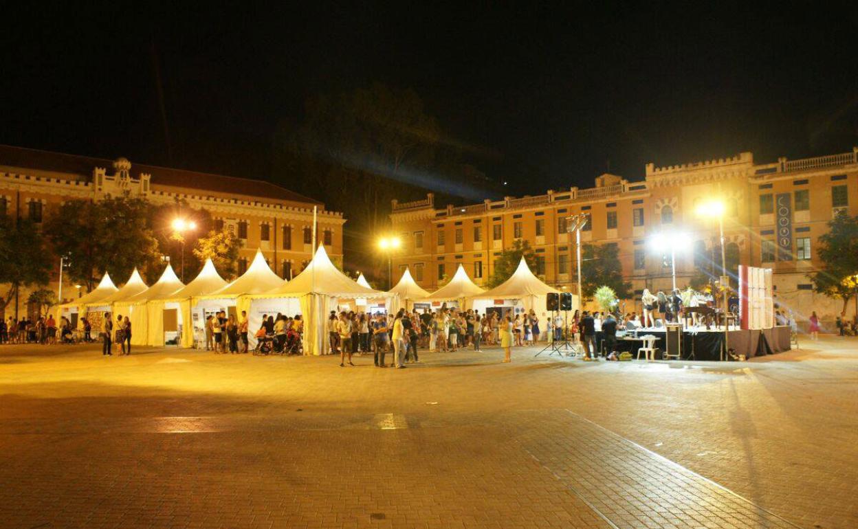 Carpas con algunas de las propuestas que ofreció la UMU en una edición anterior de MEDNight. 