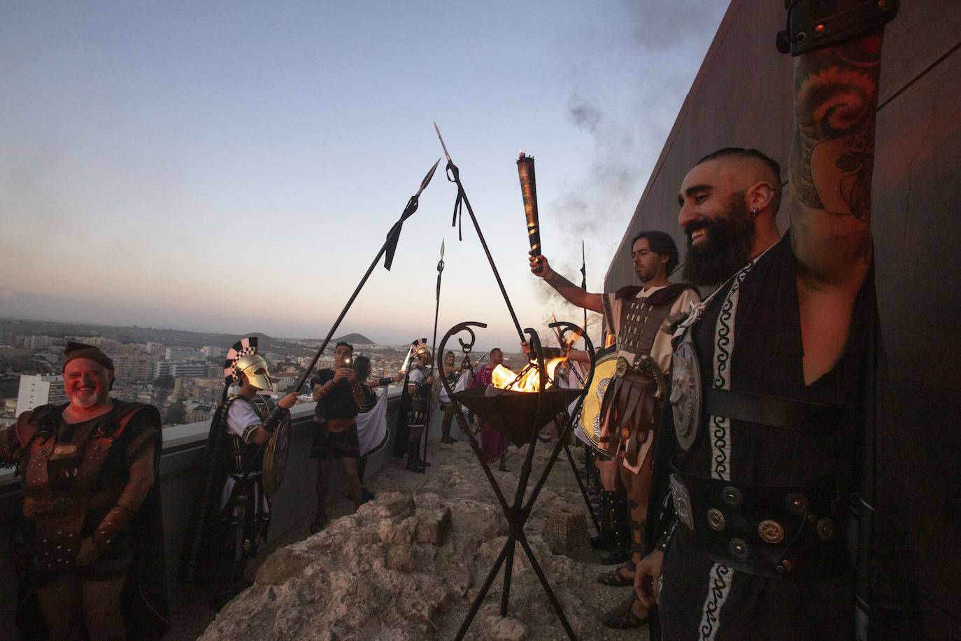 Fotos: Encendido del Fuego Sagrado y pregón de las Fiestas de Carthagineses y Romanos