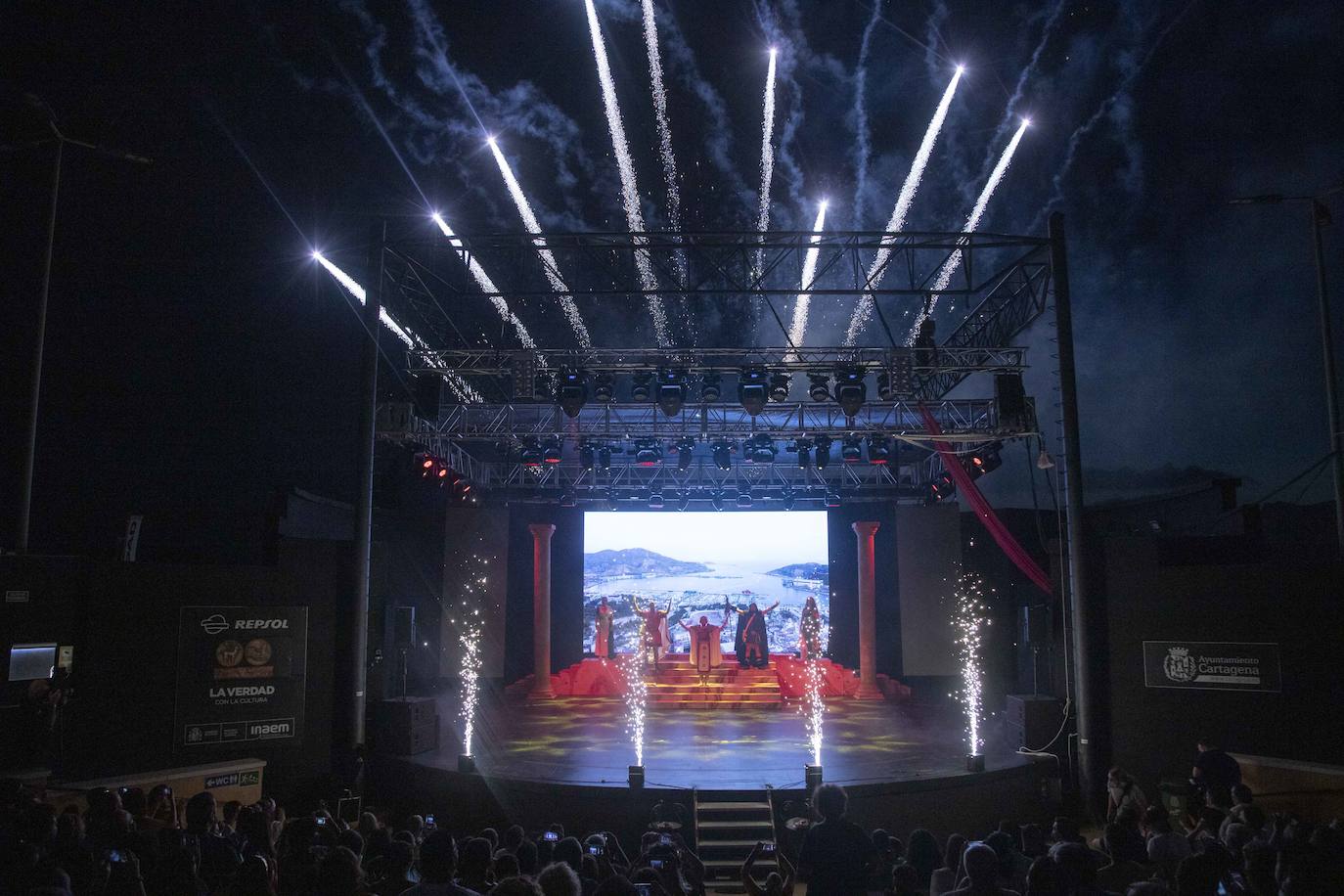 Fotos: Encendido del Fuego Sagrado y pregón de las Fiestas de Carthagineses y Romanos