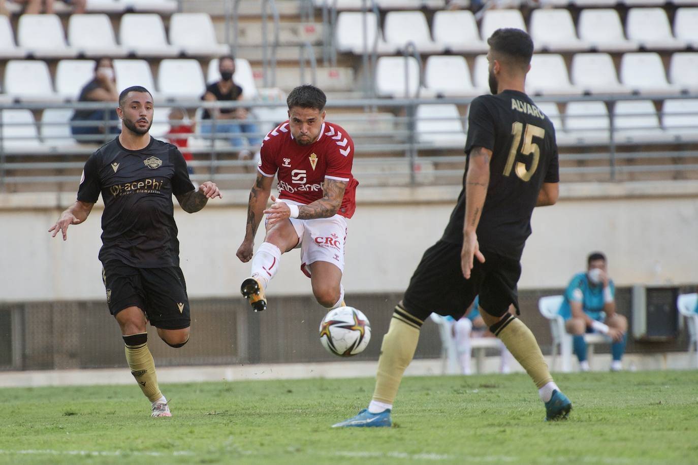 Los jugadores del Real Murcia celebran uno de los goles. 