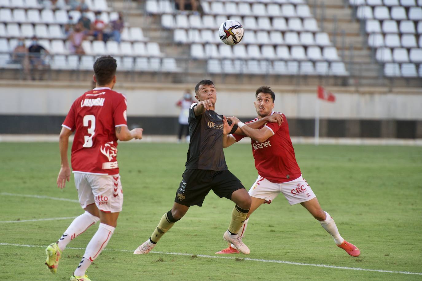 Los jugadores del Real Murcia celebran uno de los goles. 