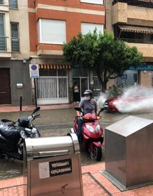 Imagen secundaria 2 - La tormenta inunda calles y derriba árboles en Alhama