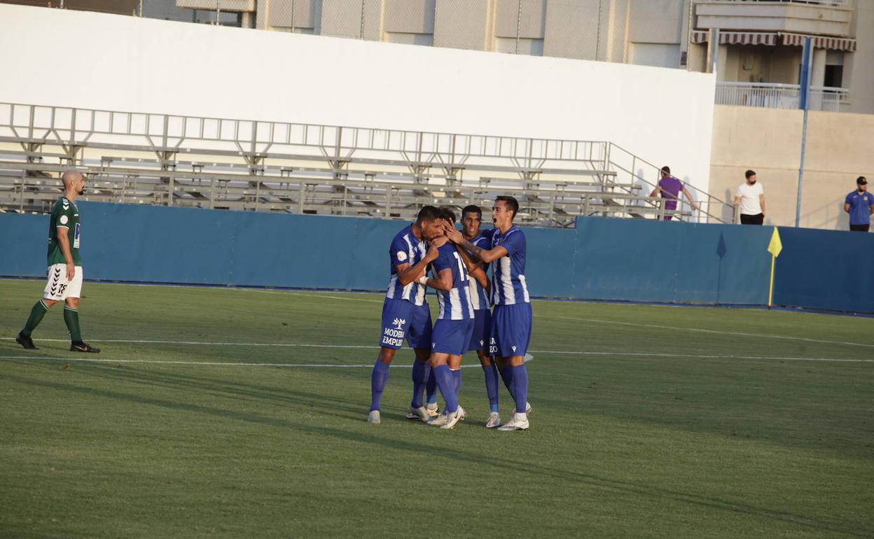 Jugadores del Águilas FC celebrando uno de los goles en le partido contra el CD Marchamalo, en una imagen de archivo.