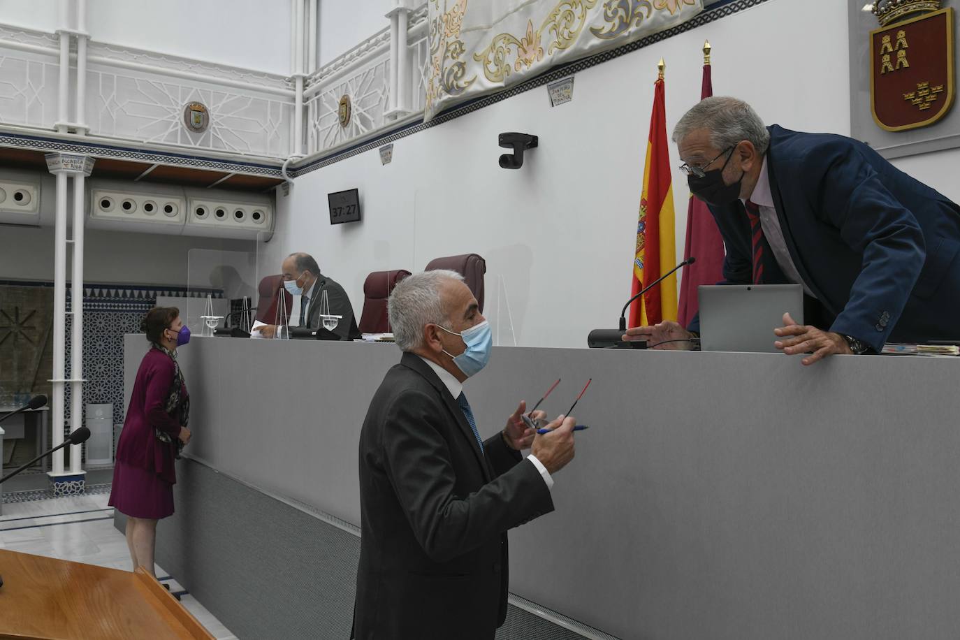 Fotos: El servicio ferroviario se discute en le Pleno de la Asamblea Regional