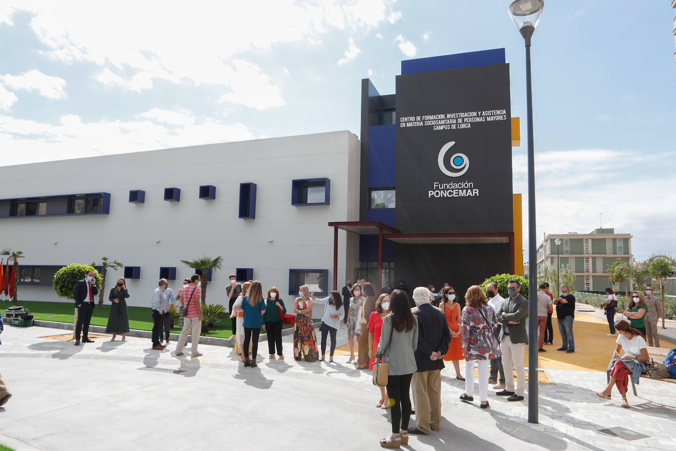 Fotos: Poncemar abre su centro de día para ancianos en el campus universitario de Lorca
