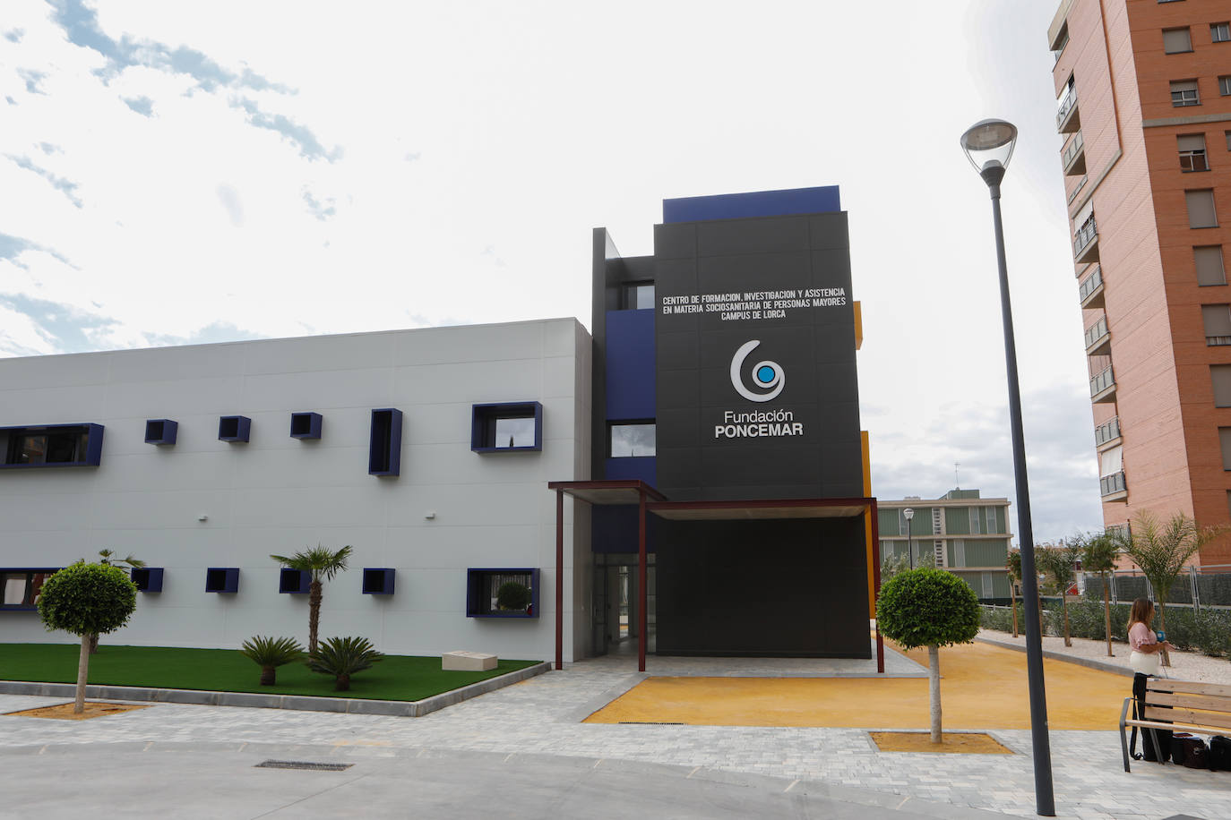 Fotos: Poncemar abre su centro de día para ancianos en el campus universitario de Lorca