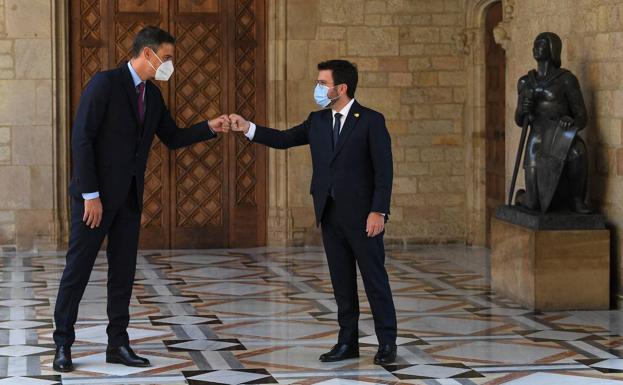 Pedro Sánchez y Pere Aragonès, durante una reunión en el Palacio de la Generalitat.