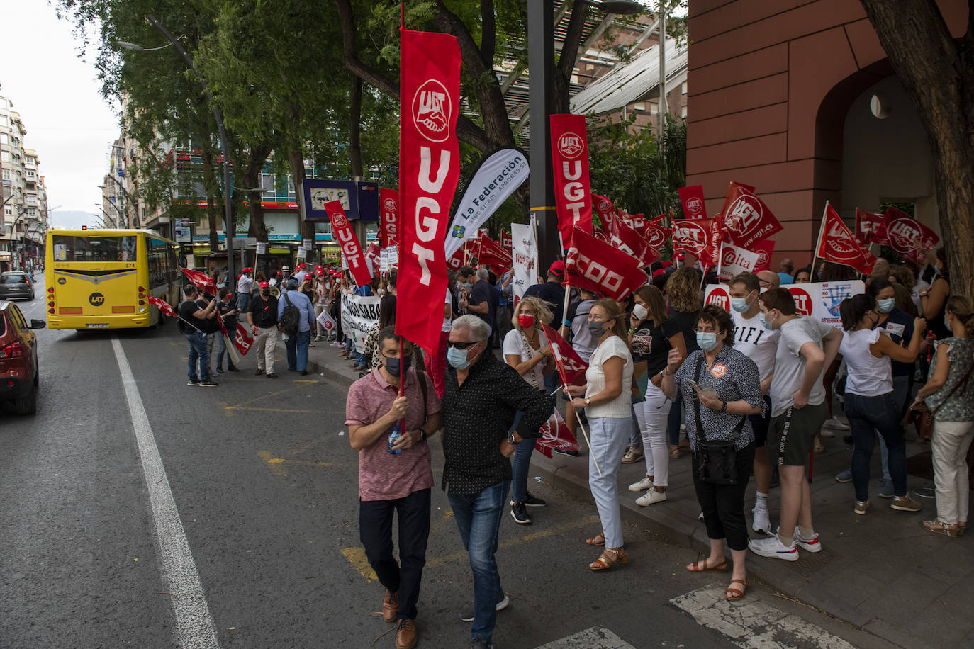 Fotos: Protesta de trabajadores del Sabadell en Murcia