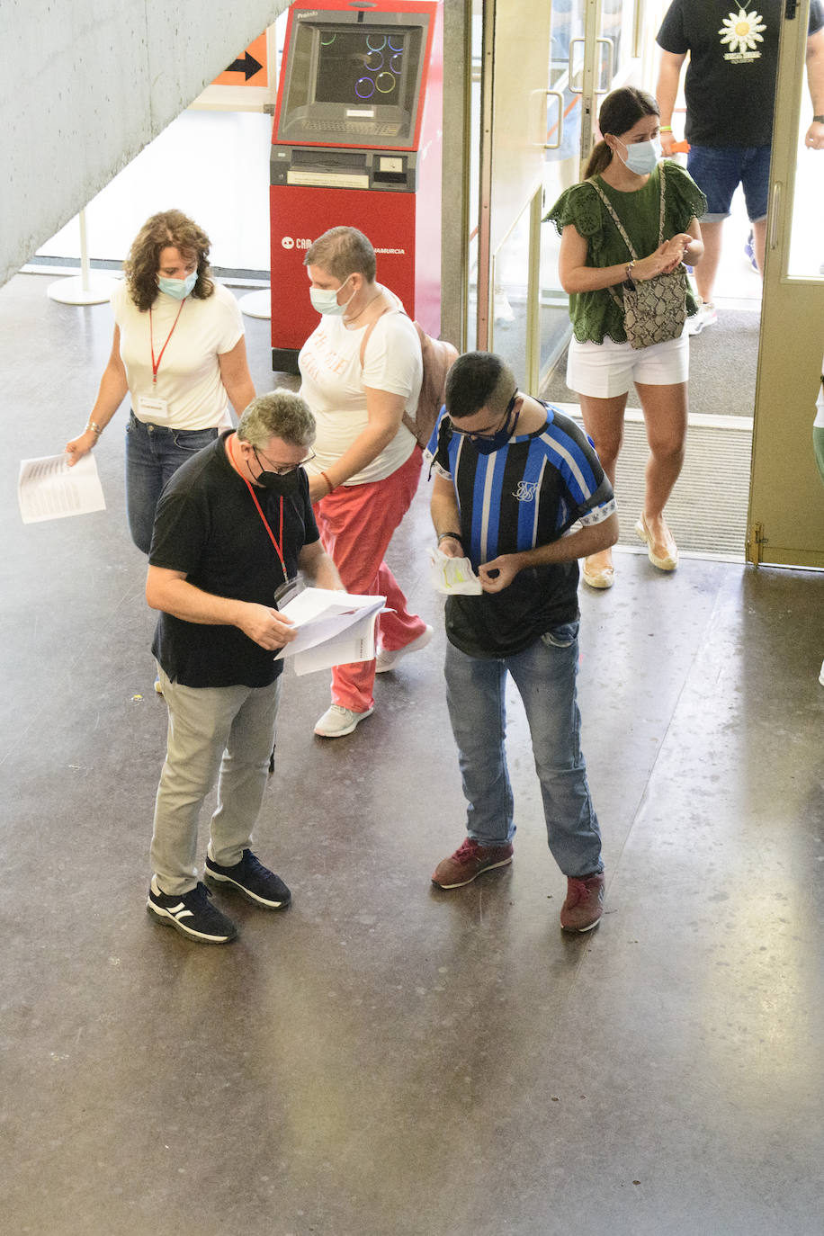 Opositores examinándose.