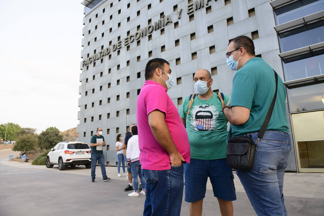 Opositores examinándose.