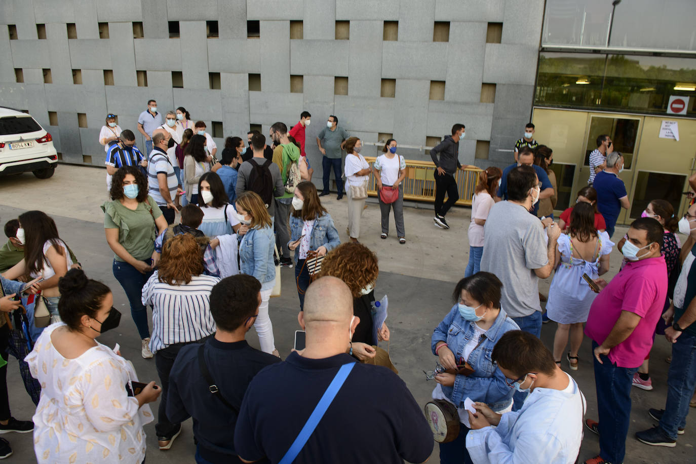 Opositores examinándose.