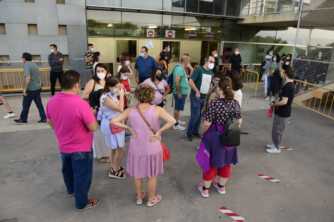 Opositores examinándose.