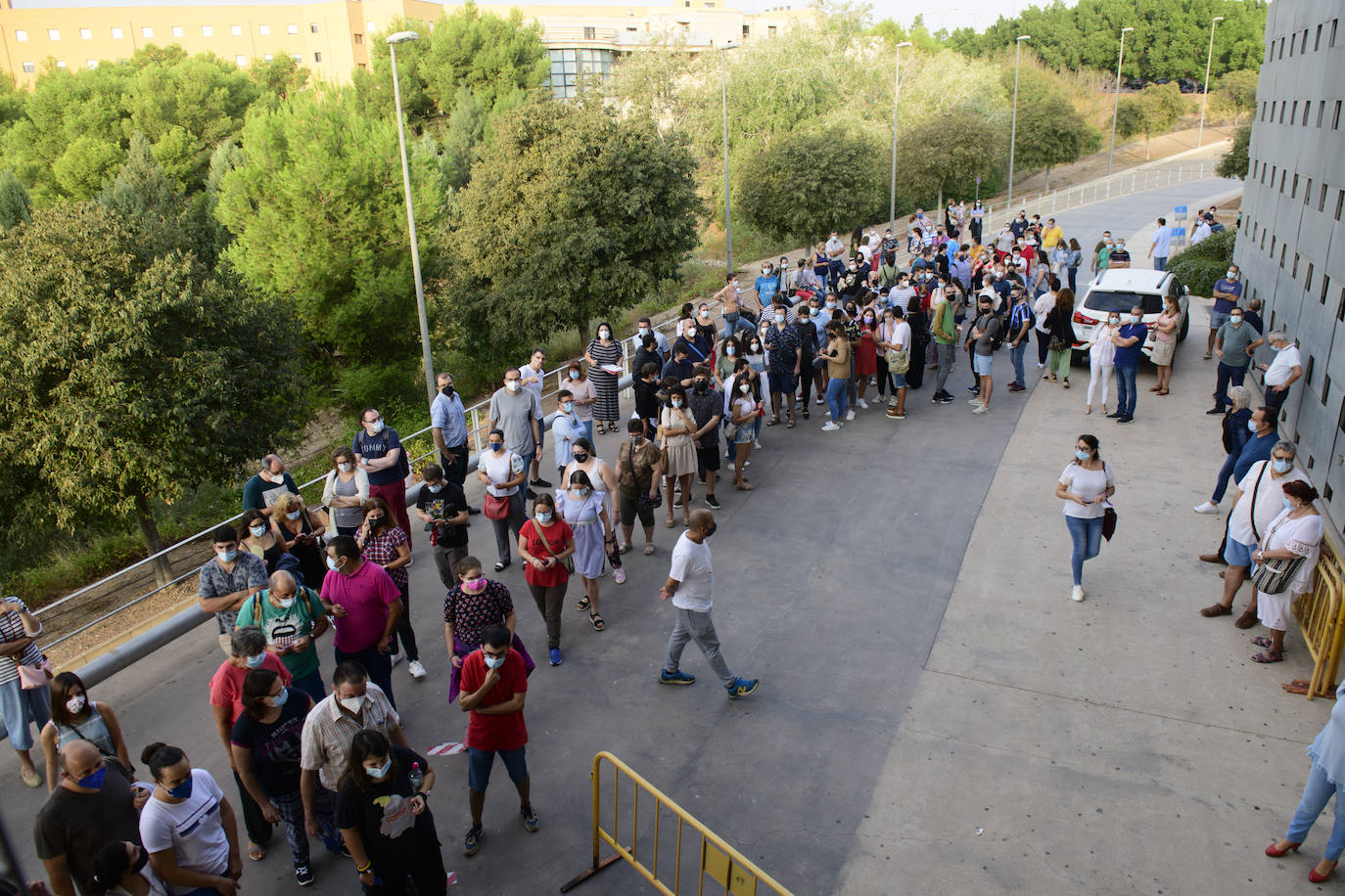 Opositores examinándose.