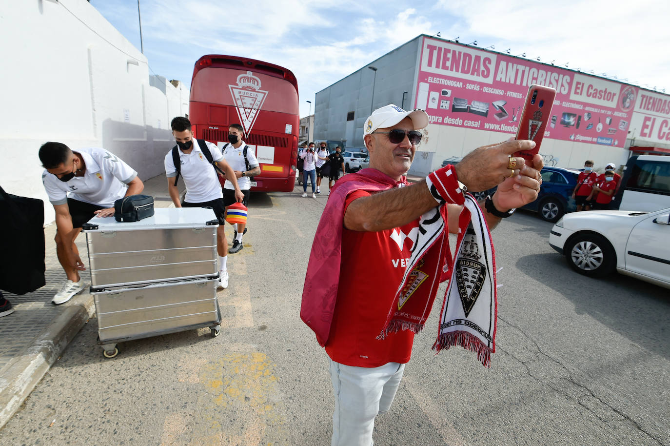 Fotos: Recibimiento de la afición al Real Murcia en San Javier
