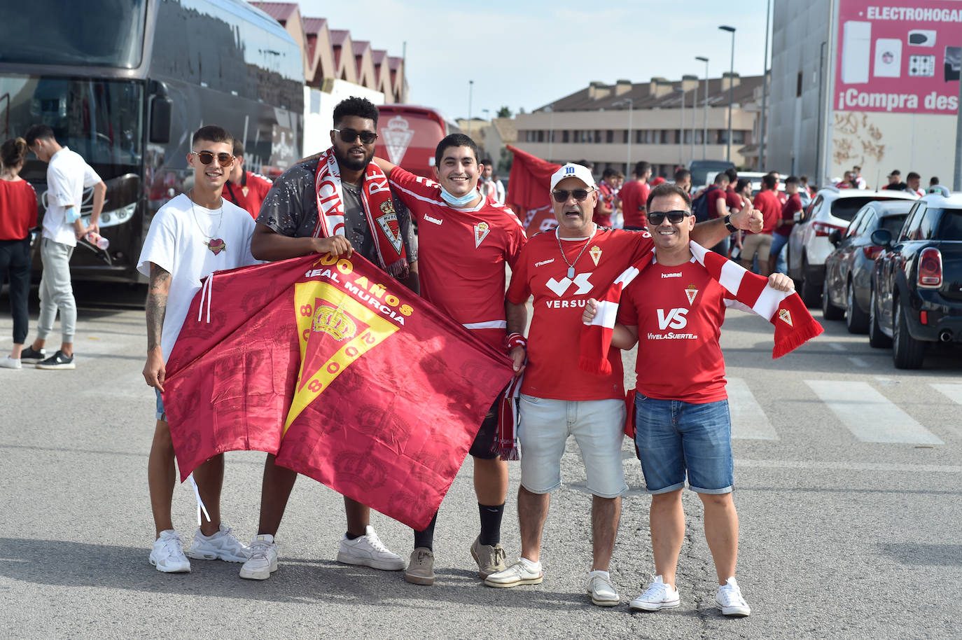 Fotos: Recibimiento de la afición al Real Murcia en San Javier