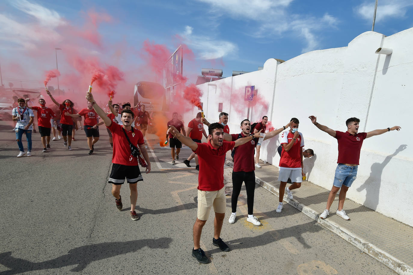Fotos: Recibimiento de la afición al Real Murcia en San Javier