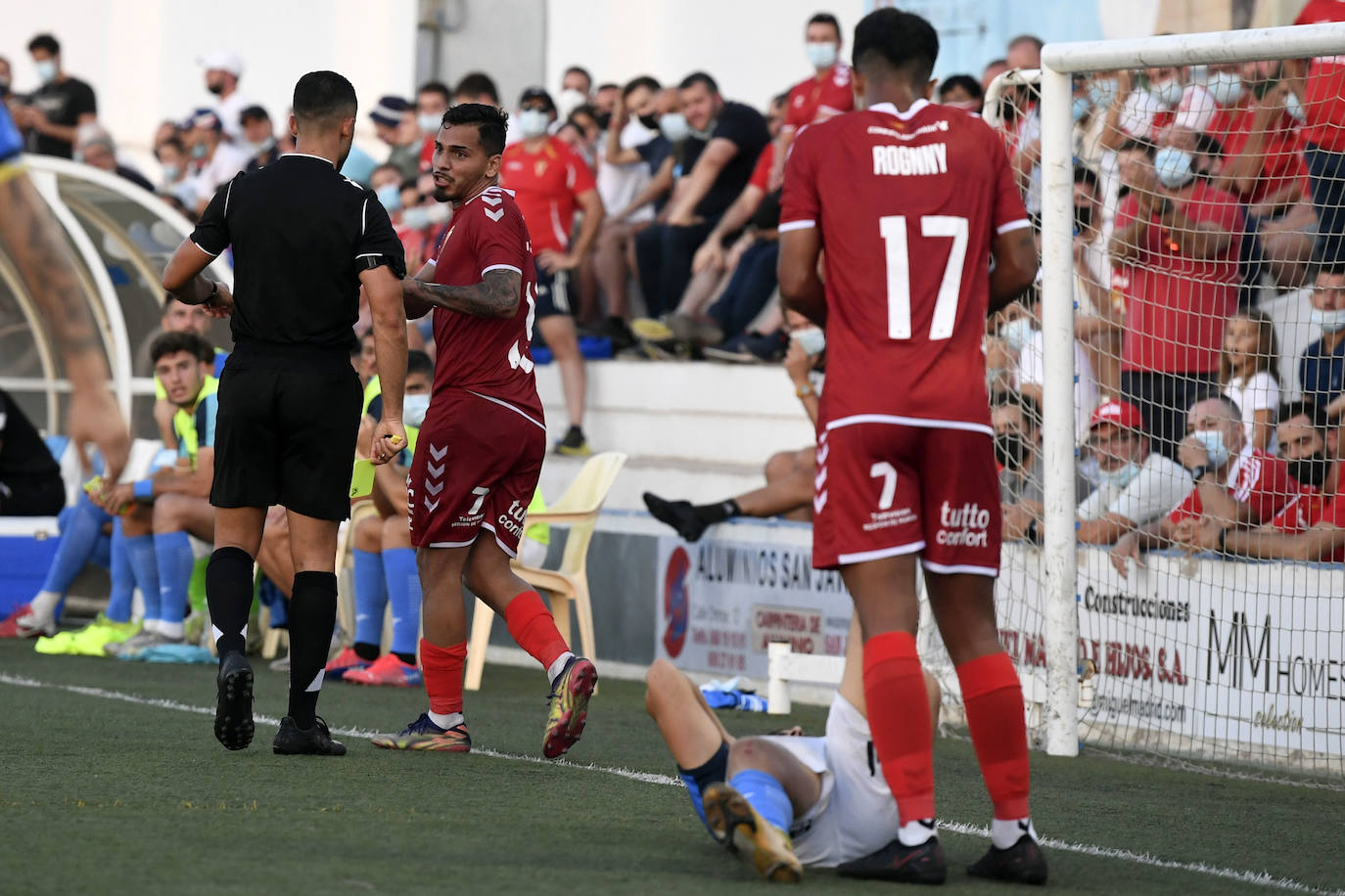 Los jugadores del Mar Menor celebrando el gol de la victoria.