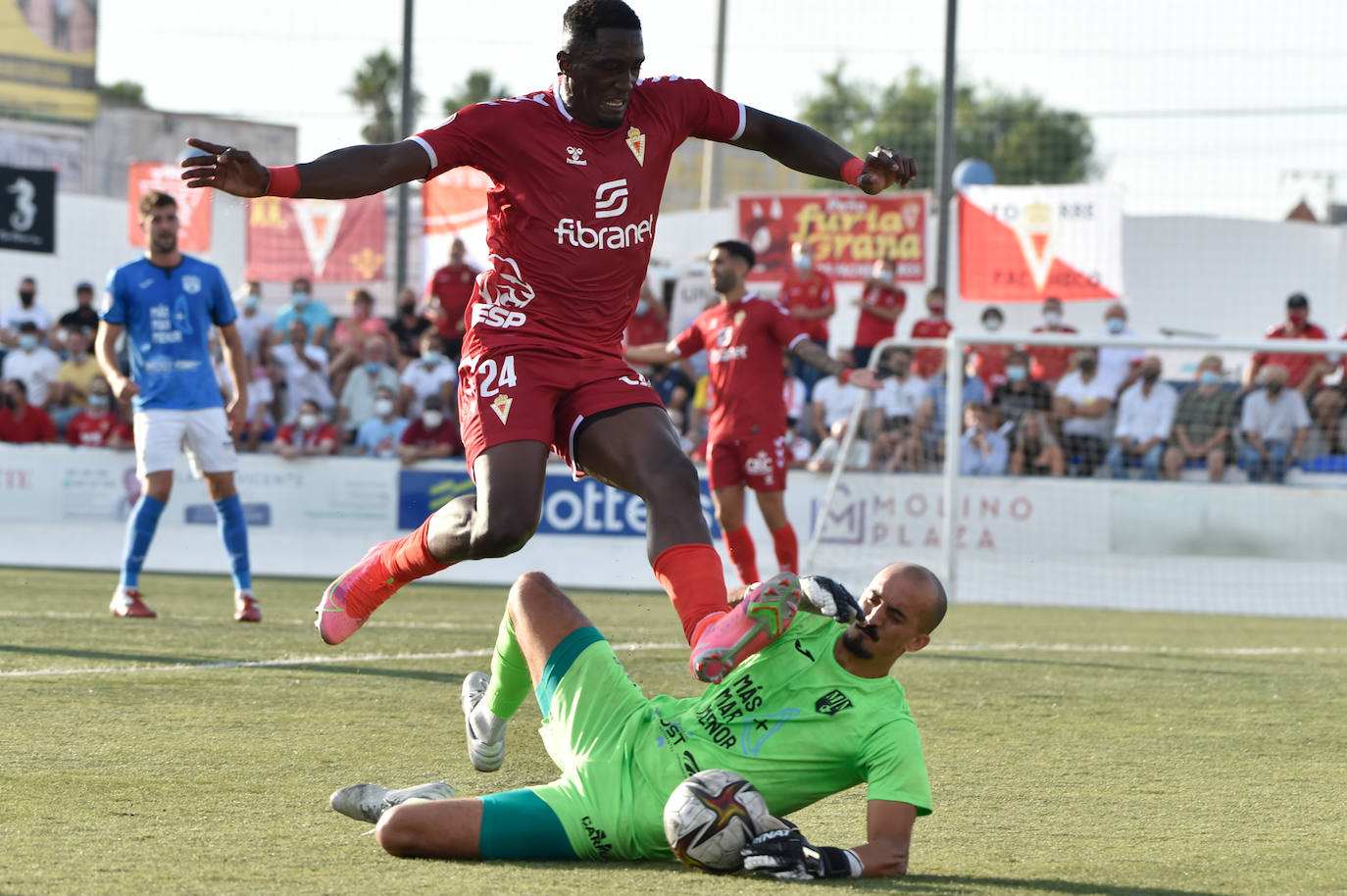 Los jugadores del Mar Menor celebrando el gol de la victoria.