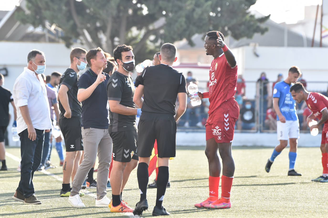Los jugadores del Mar Menor celebrando el gol de la victoria.