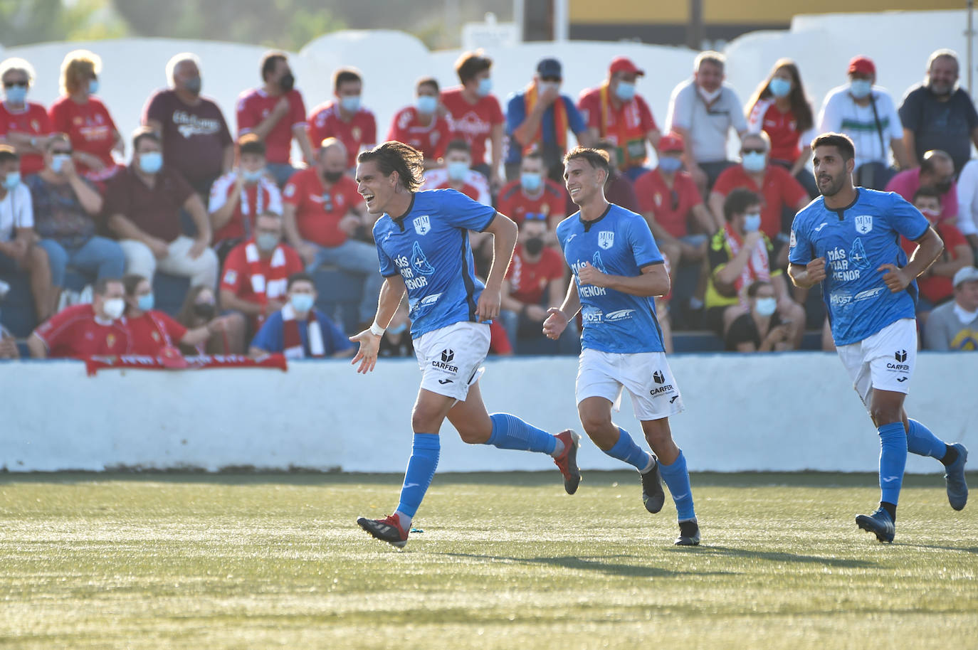 Los jugadores del Mar Menor celebrando el gol de la victoria.