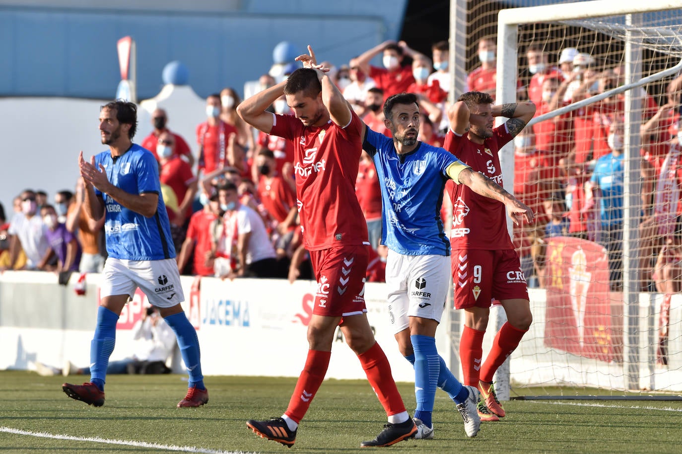 Los jugadores del Mar Menor celebrando el gol de la victoria.