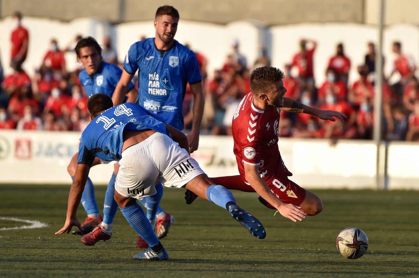 Los jugadores del Mar Menor celebrando el gol de la victoria.