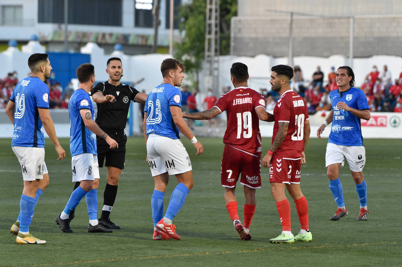 Los jugadores del Mar Menor celebrando el gol de la victoria.