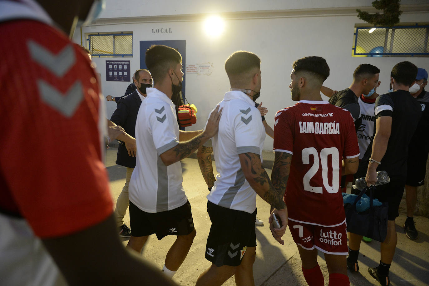 Los jugadores del Mar Menor celebrando el gol de la victoria.