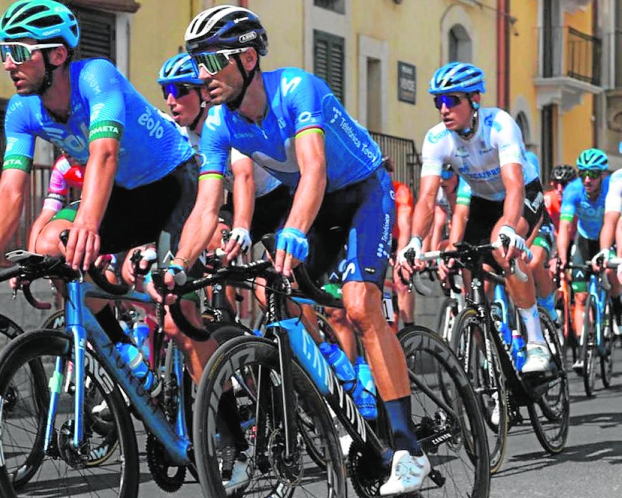 Alejandro Valverde, en primer término, en la etapa de ayer. 