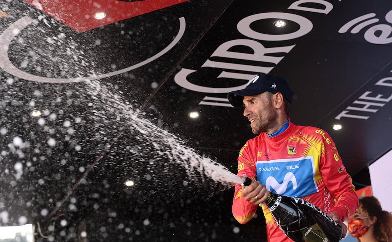 Valverde celebra su triunfo en la tercera etapa del Giro de Sicilia. 