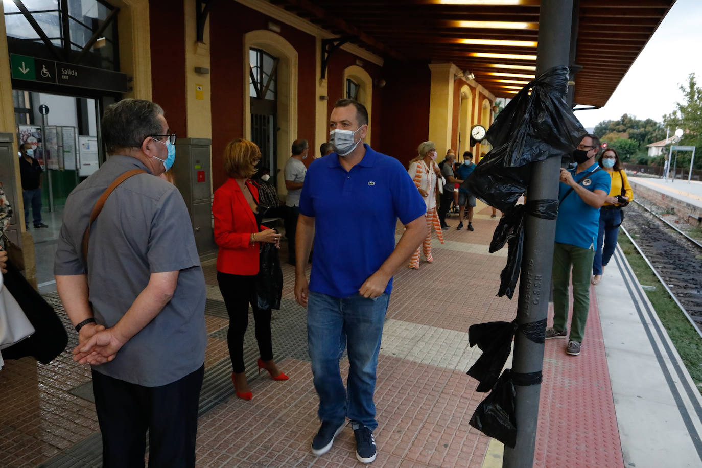 Fotos: Protesta en Lorca con crespones negros