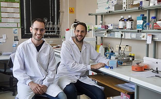 David López Martínez y Emilio M. Serrano, contratados predoctorales, en la Universidad de Murcia. 