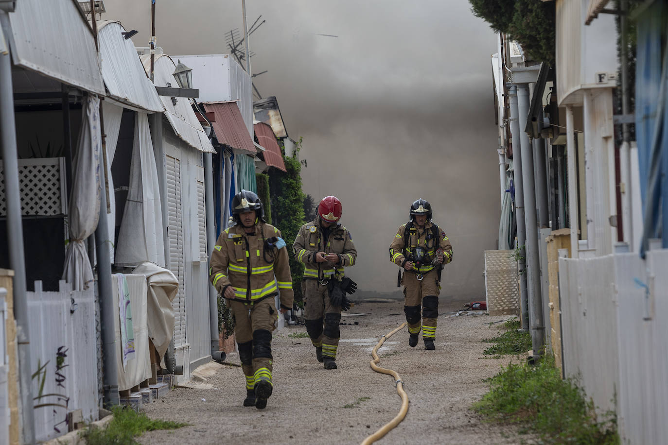 Fotos: El incendio del camping Caravaning de La Manga, en imágenes