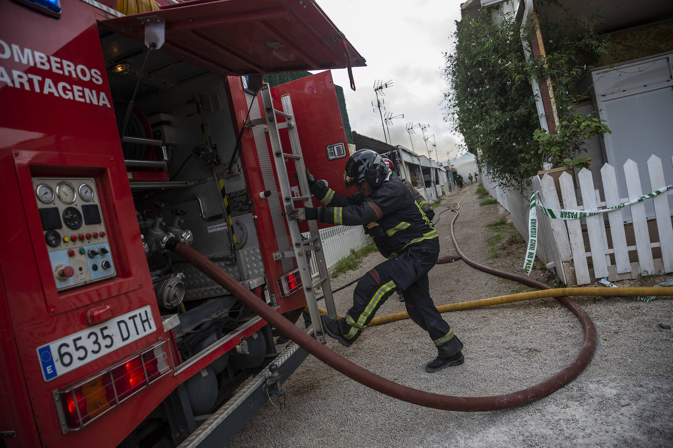 Fotos: El incendio del camping Caravaning de La Manga, en imágenes