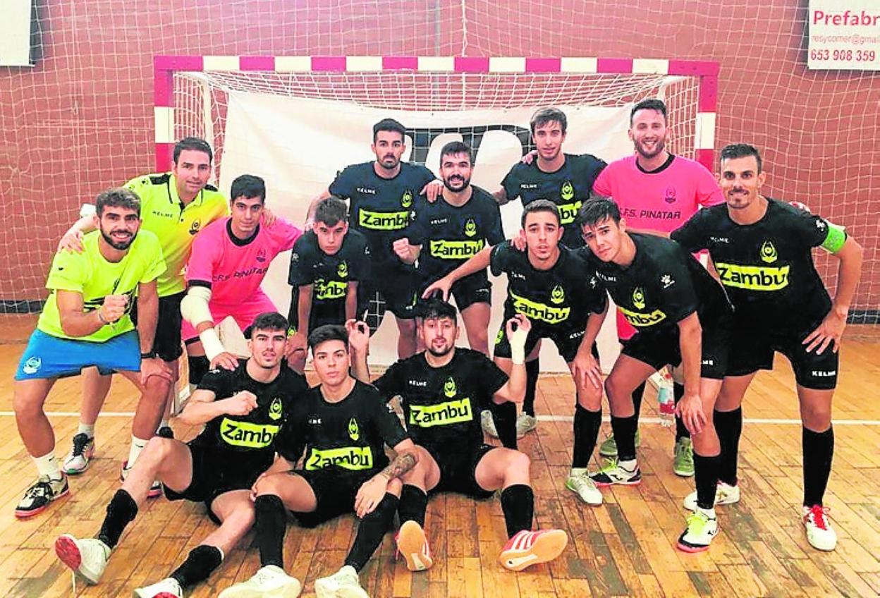 Los jugadores del Zambú CFS Pinatar celebran su triunfo. 