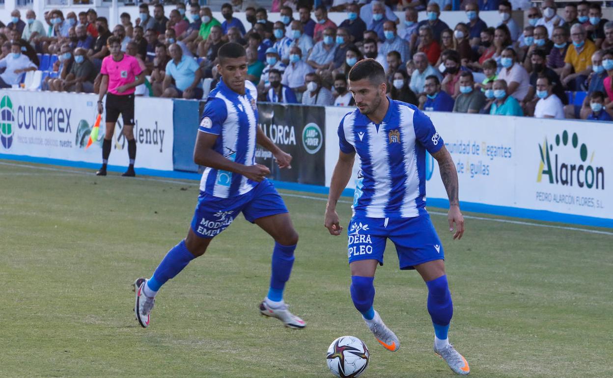 Jugadores del Águilas ante el partido contra el Intercity, en una imagen de archivo.