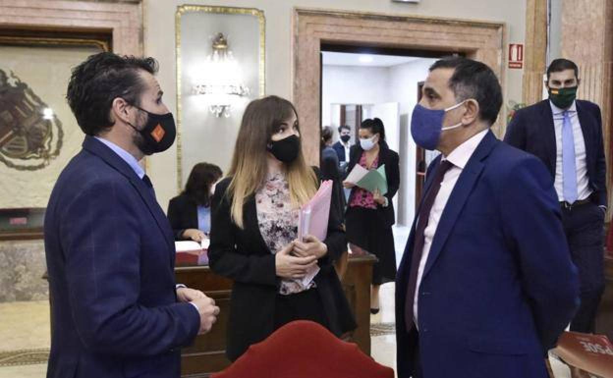 Mario Gómez (Cs), Rebeca Pérez (PP) y José Antonio Serrano (PSOE), en una imagen de archivo.