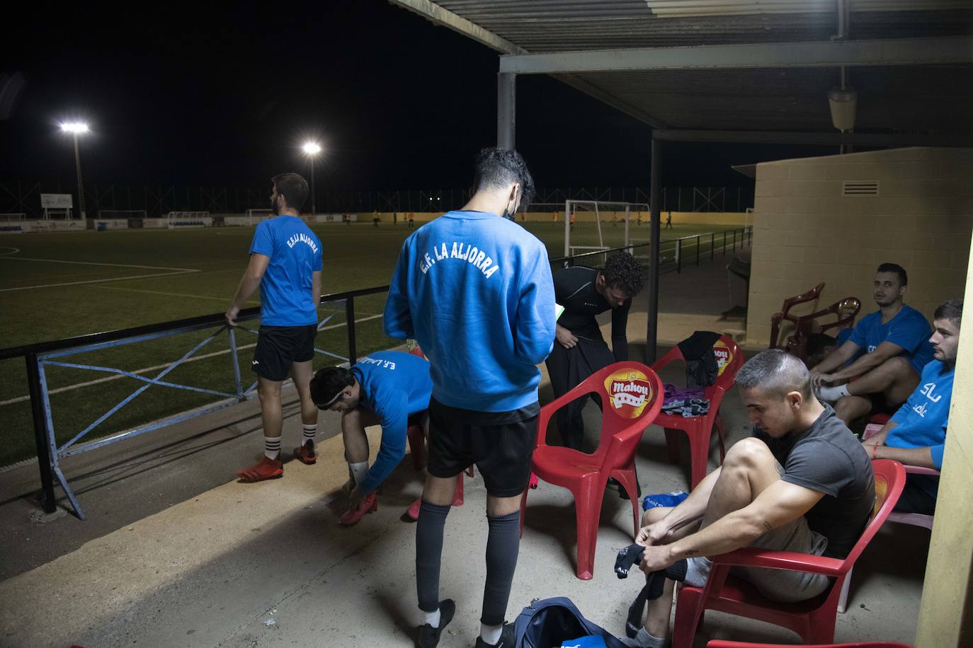 Fotos: Pases «a ciegas» y goles en «penumbra»