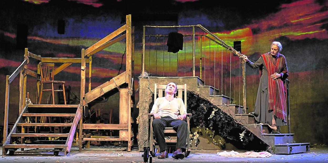 Pablo Derqui y Vicky Peña, en un momento de la representación del espectáculo. 