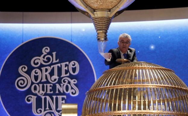 ¿A partir de qué cantidad Hacienda se queda con parte del premio de la Lotería de Navidad?